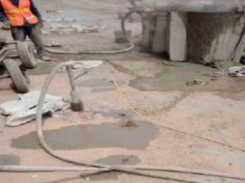 龙子湖水泥混凝土路面板底注浆技术 路面脱空注浆整治方案